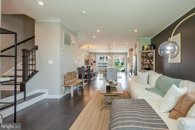 3738 COMMODORE JOSHUA BARNEY DR NE, Washington, DC 20018