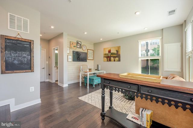 3738 COMMODORE JOSHUA BARNEY DR NE, Washington, DC 20018