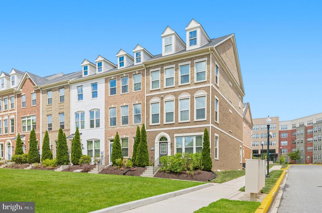 3738 COMMODORE JOSHUA BARNEY DR NE, Washington, DC 20018
