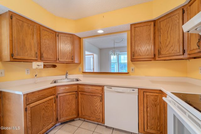 42 Malibu Hill, East Greenbush, NY 12144