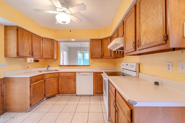 42 Malibu Hill, East Greenbush, NY 12144