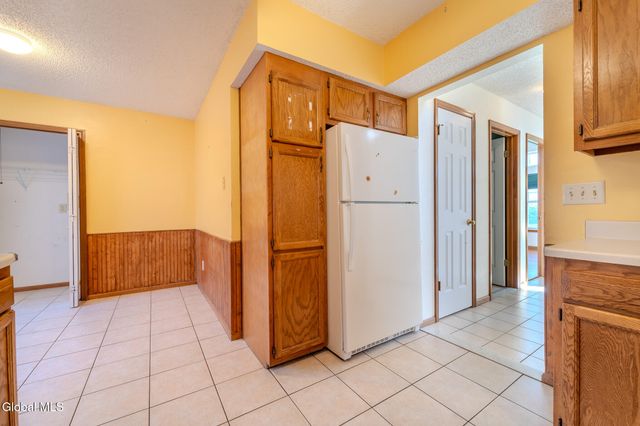 42 Malibu Hill, East Greenbush, NY 12144