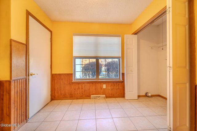 42 Malibu Hill, East Greenbush, NY 12144