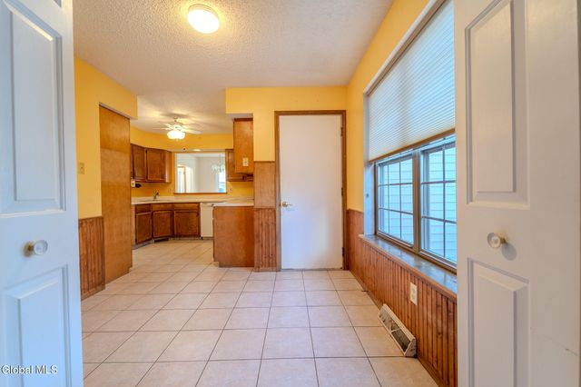 42 Malibu Hill, East Greenbush, NY 12144