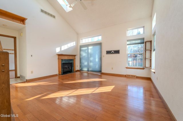 42 Malibu Hill, East Greenbush, NY 12144