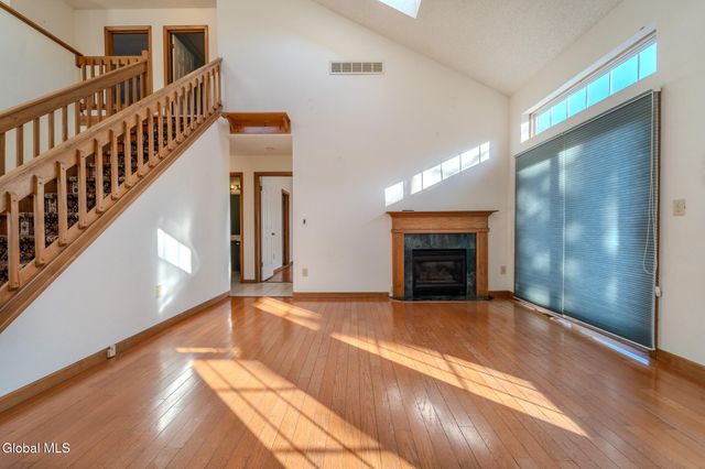 42 Malibu Hill, East Greenbush, NY 12144