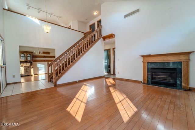 42 Malibu Hill, East Greenbush, NY 12144