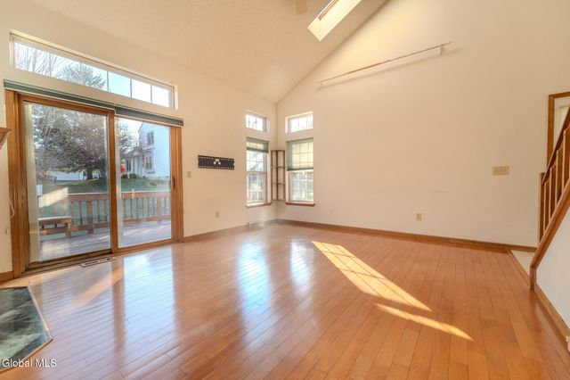 42 Malibu Hill, East Greenbush, NY 12144