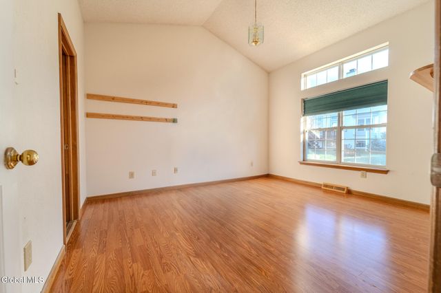 42 Malibu Hill, East Greenbush, NY 12144