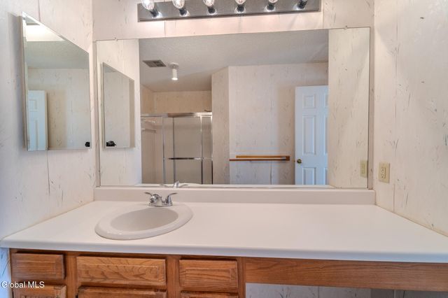 42 Malibu Hill, East Greenbush, NY 12144