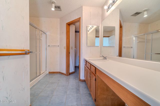 42 Malibu Hill, East Greenbush, NY 12144