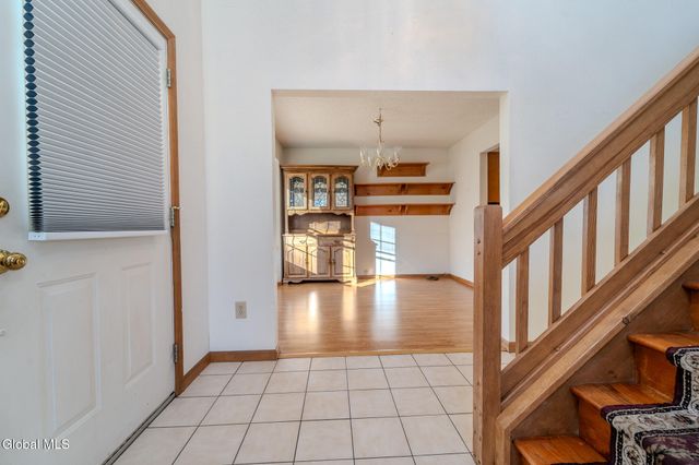 42 Malibu Hill, East Greenbush, NY 12144