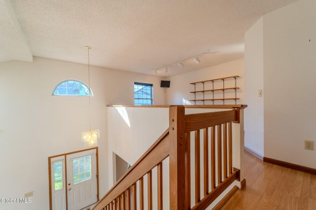 42 Malibu Hill, East Greenbush, NY 12144