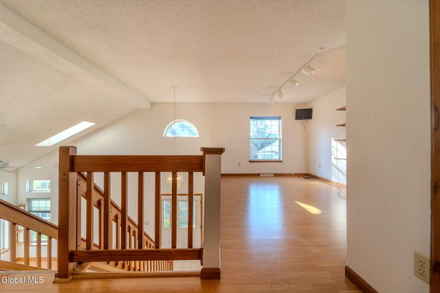 42 Malibu Hill, East Greenbush, NY 12144