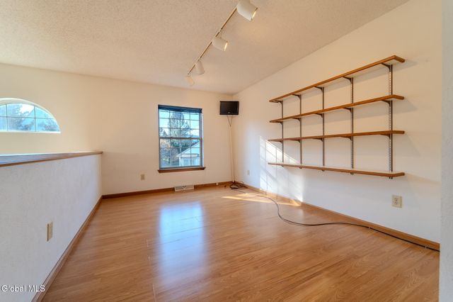 42 Malibu Hill, East Greenbush, NY 12144