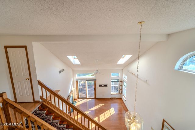 42 Malibu Hill, East Greenbush, NY 12144