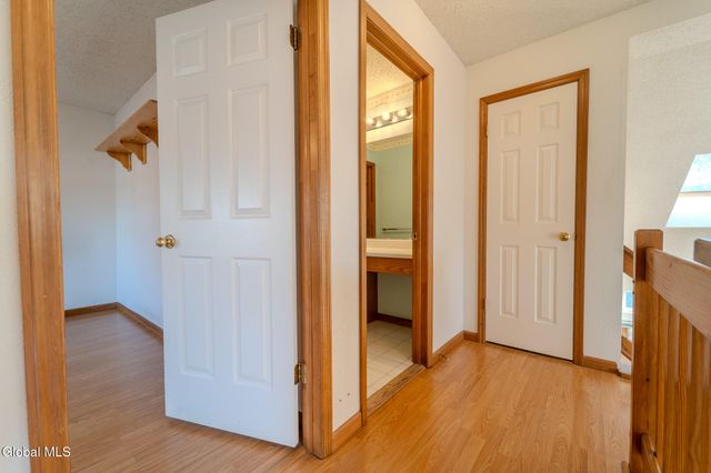 42 Malibu Hill, East Greenbush, NY 12144