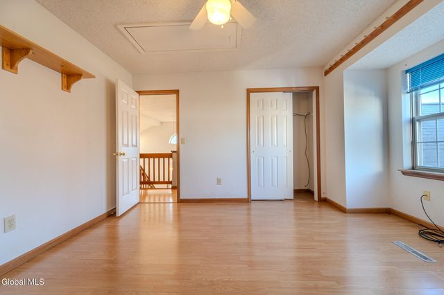 42 Malibu Hill, East Greenbush, NY 12144