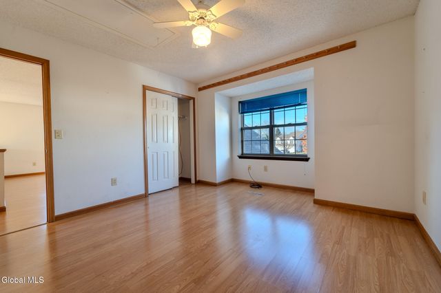 42 Malibu Hill, East Greenbush, NY 12144