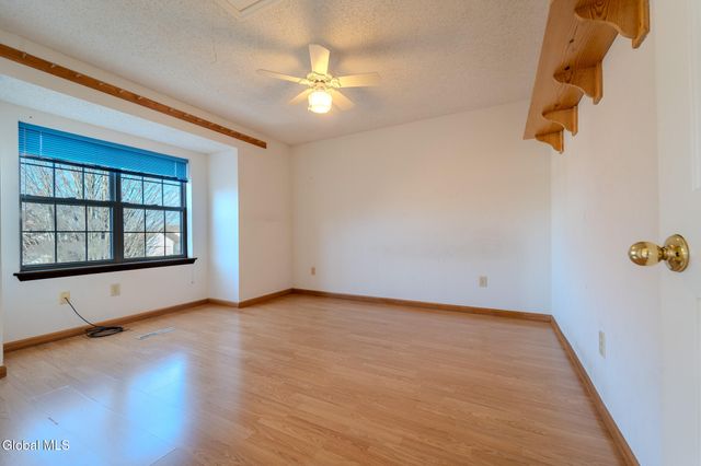 42 Malibu Hill, East Greenbush, NY 12144