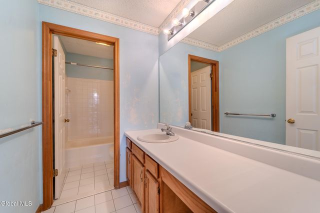 42 Malibu Hill, East Greenbush, NY 12144