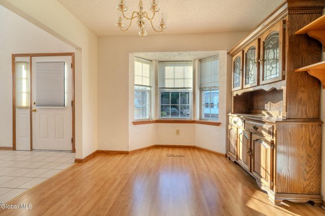 42 Malibu Hill, East Greenbush, NY 12144