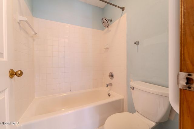 42 Malibu Hill, East Greenbush, NY 12144