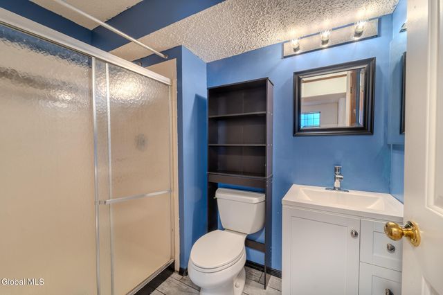 42 Malibu Hill, East Greenbush, NY 12144