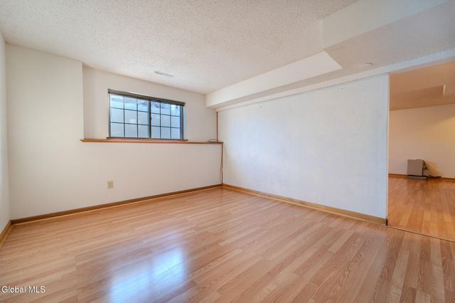 42 Malibu Hill, East Greenbush, NY 12144