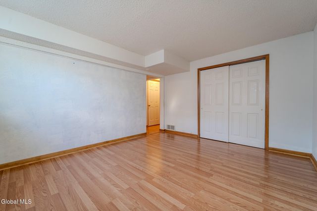 42 Malibu Hill, East Greenbush, NY 12144