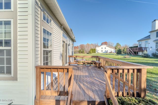 42 Malibu Hill, East Greenbush, NY 12144