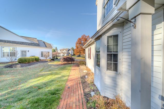 42 Malibu Hill, East Greenbush, NY 12144