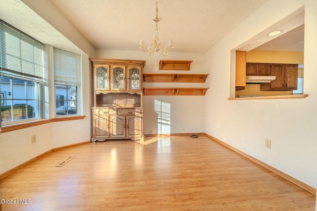 42 Malibu Hill, East Greenbush, NY 12144