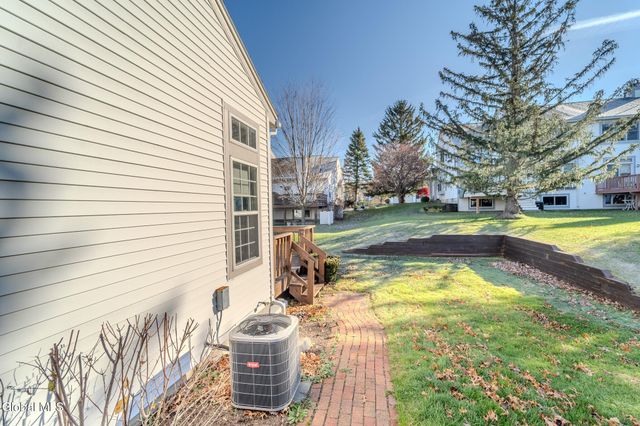 42 Malibu Hill, East Greenbush, NY 12144