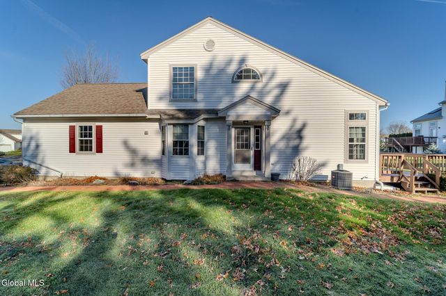 42 Malibu Hill, East Greenbush, NY 12144