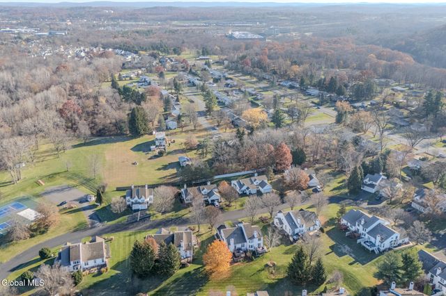 42 Malibu Hill, East Greenbush, NY 12144