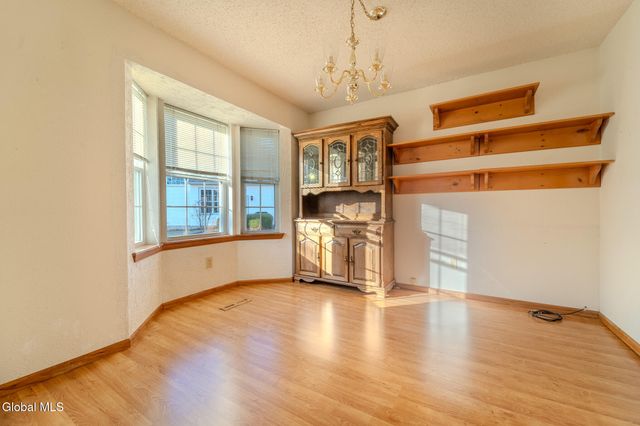 42 Malibu Hill, East Greenbush, NY 12144