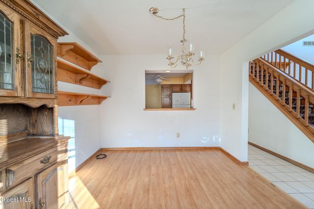 42 Malibu Hill, East Greenbush, NY 12144