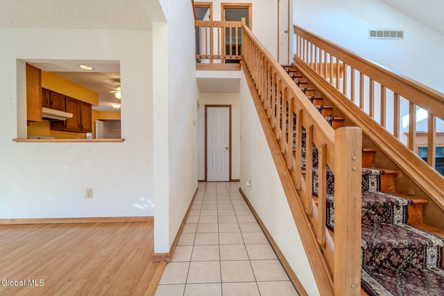 42 Malibu Hill, East Greenbush, NY 12144