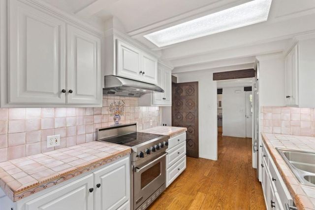 1111 Hamilton Avenue, Palo Alto, CA 94301