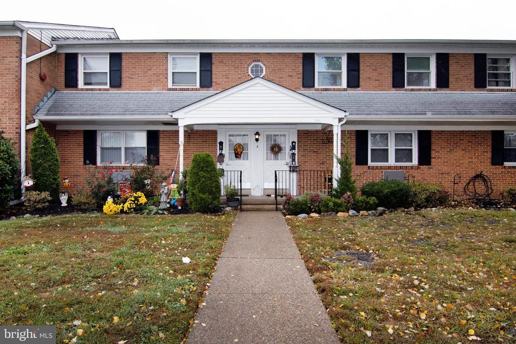 Image 1 of property listing at 5-C SUNNYBROOK RD #C, Stratford, NJ 08084