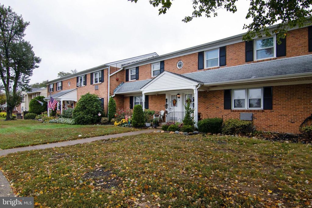 Image 2 of property listing at 5-C SUNNYBROOK RD #C, Stratford, NJ 08084