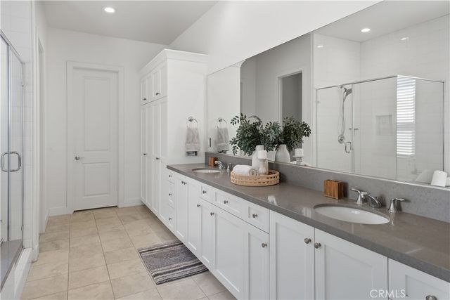 19045 Martino Court, Saugus, CA 91350