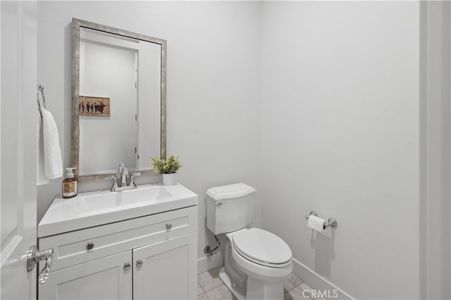 19045 Martino Court, Saugus, CA 91350