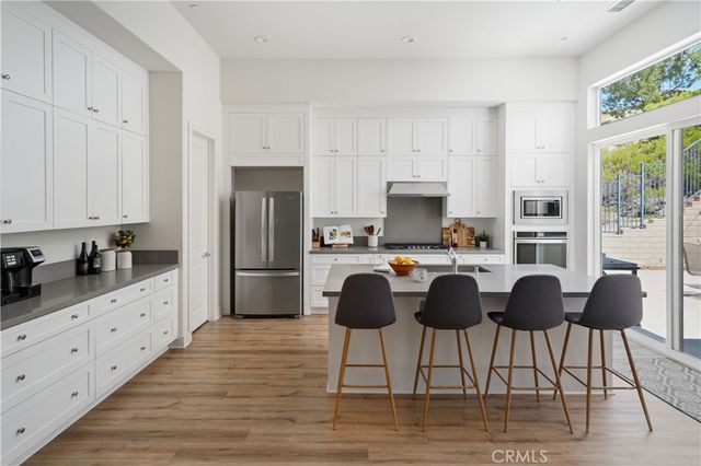 19045 Martino Court, Saugus, CA 91350