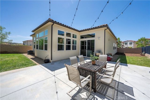 19045 Martino Court, Saugus, CA 91350