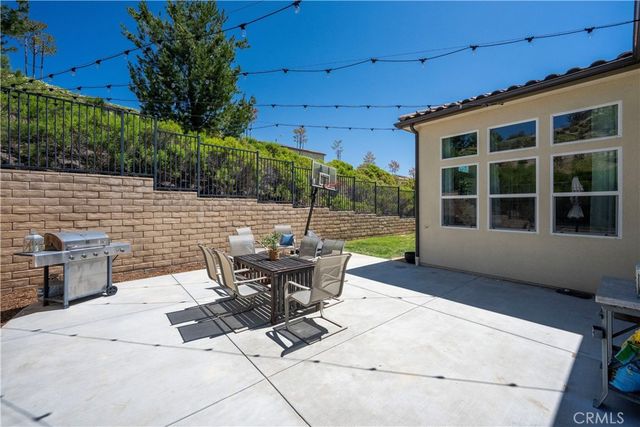 19045 Martino Court, Saugus, CA 91350