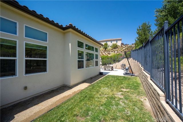 19045 Martino Court, Saugus, CA 91350