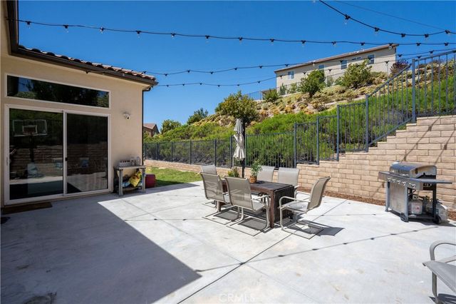 19045 Martino Court, Saugus, CA 91350