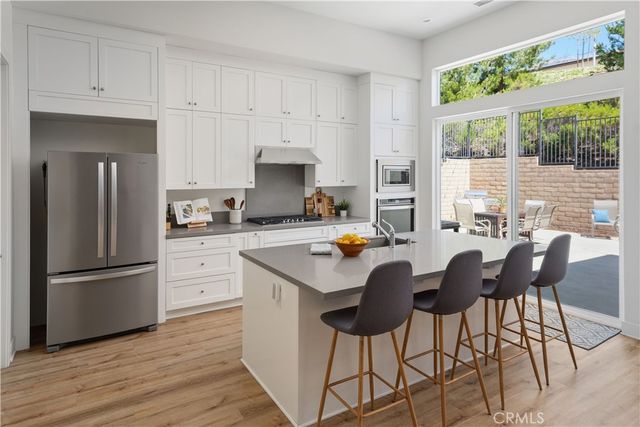 19045 Martino Court, Saugus, CA 91350